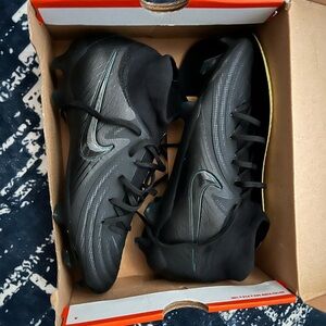 Nike Black Phantom Luna 2 Pro cleats